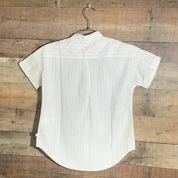 NWOT Levi’s button down shirt - Picture 2 of 4